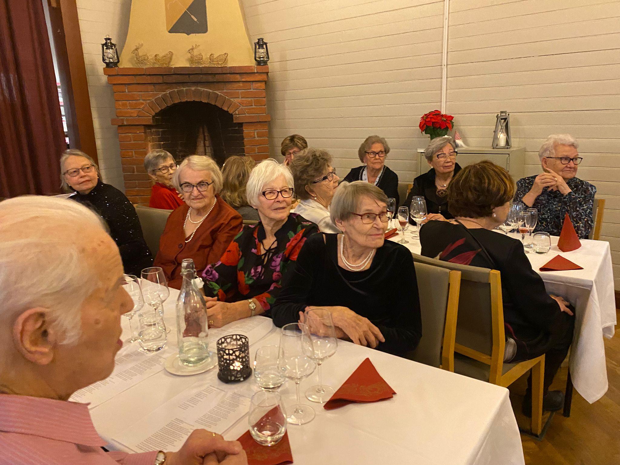 10-12-pikkujoulut-wanha-kasino-savonlinnan-seniorit-ry